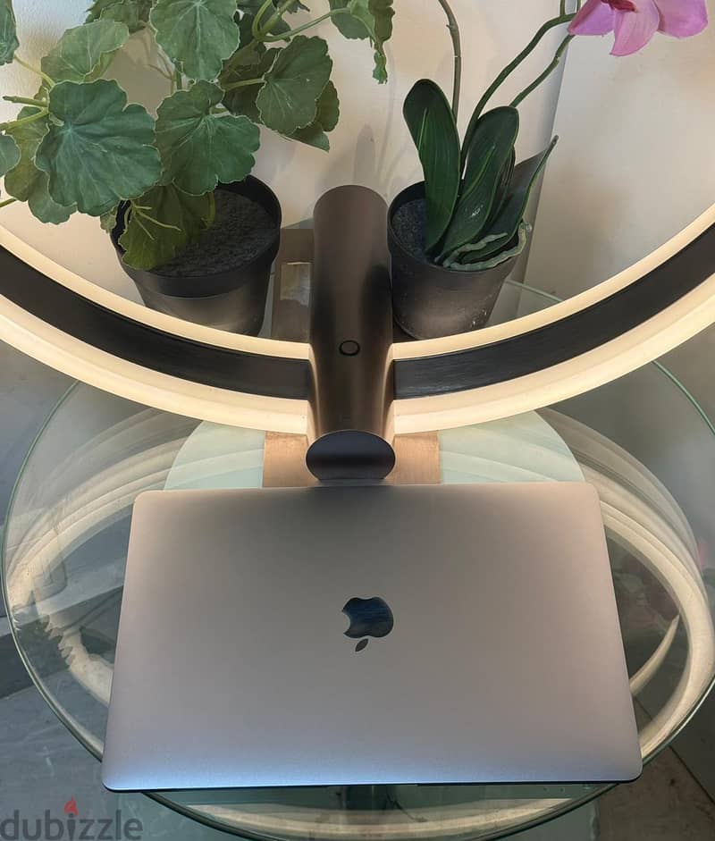 13-inch MacBook Air: Apple M1 chip with 8-core CPU and 8-core GPU, 256 3