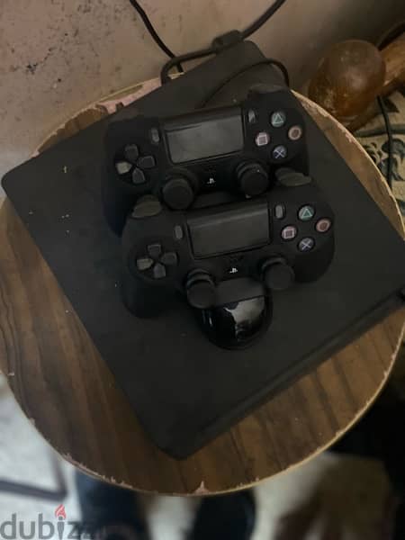 PlayStation 4 Slim 1