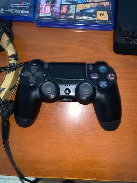 PS4 slim with 2 controllers 2