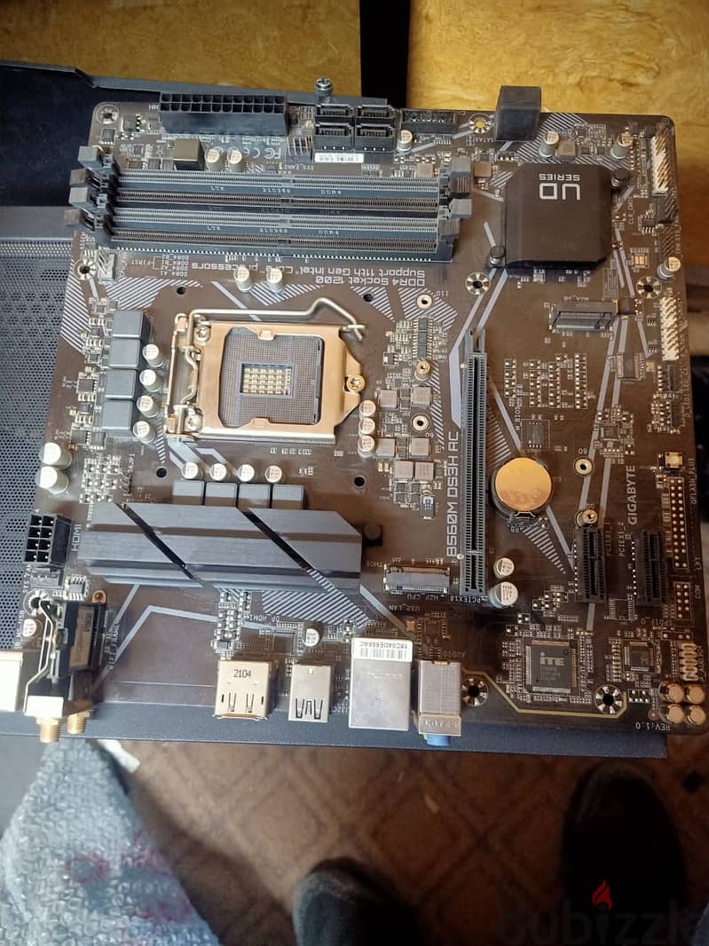 Processor i5 th11and Motherboard  Gigabyte  b560 2