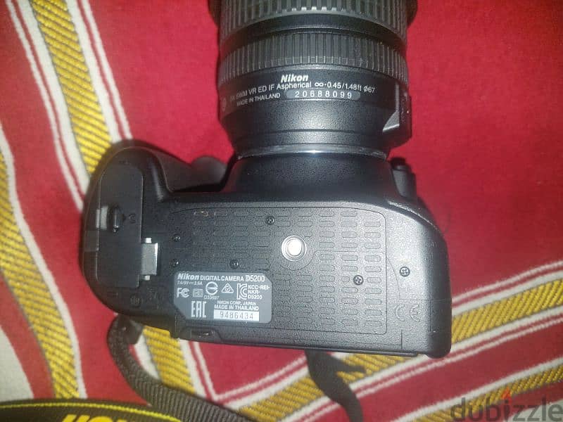 nikon d5200 with 18/140 lens used like new 4