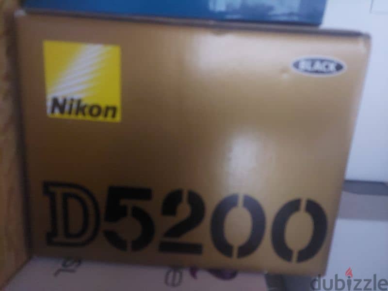 nikon d5200 with 18/140 lens used like new 7