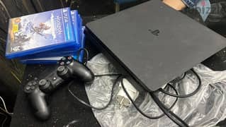 PlayStation 4 slim + 4 premium games