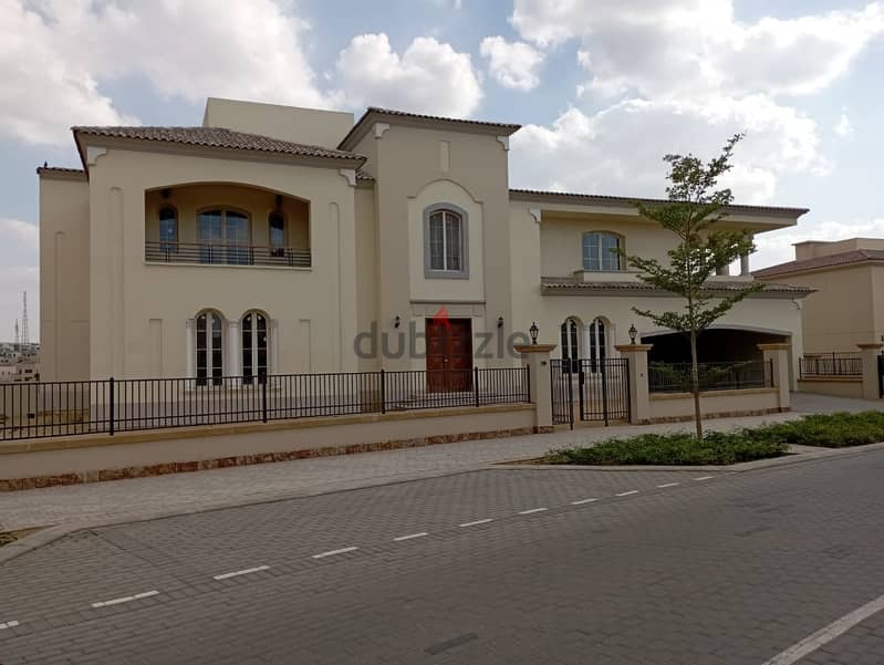 STANDALONE FOR SALE IN UPTOWN FRIST ROW GOLF DIRCT 1