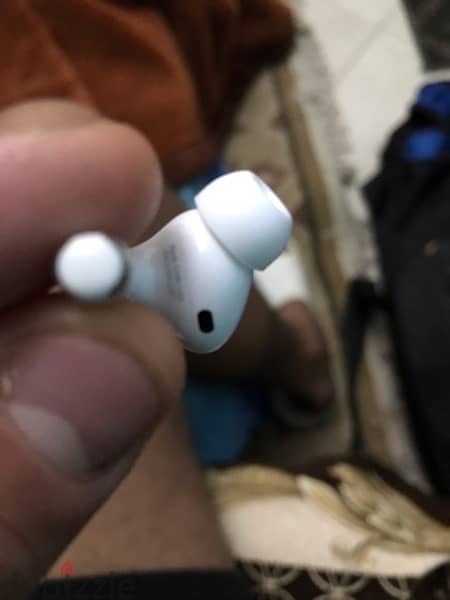 AirPods Pro  1 2