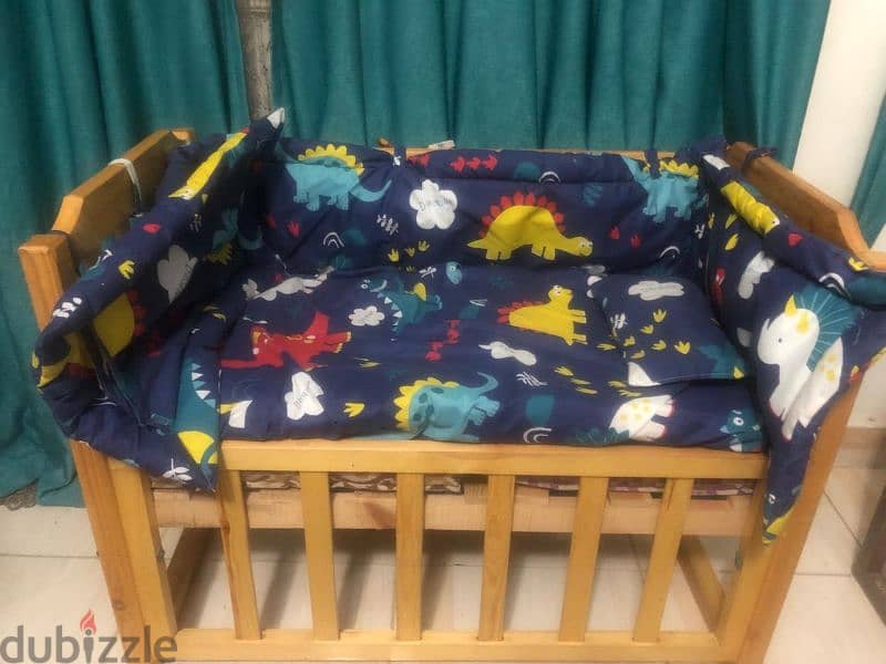 سرير خشب بالمرتبة للأطفال جديد لم يستخدم غير مره واحده فقط 1