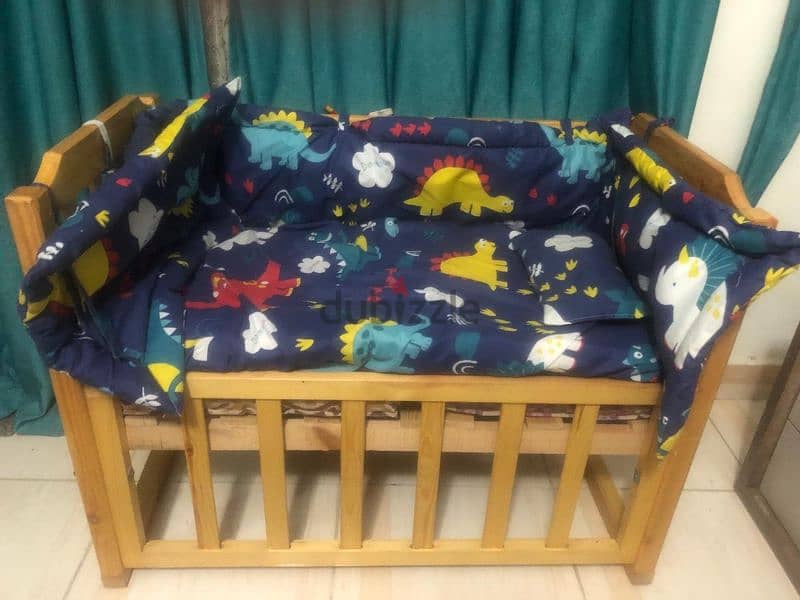 سرير خشب بالمرتبة للأطفال جديد لم يستخدم غير مره واحده فقط 2
