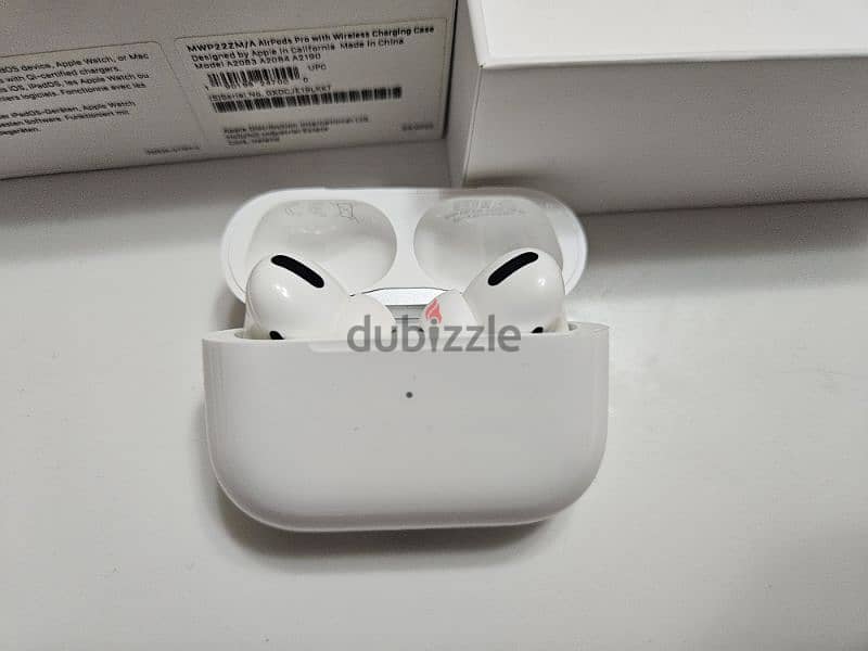 Apple Airpods pro with wireless charging case 4