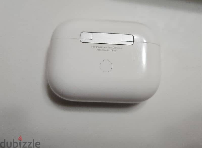 Apple Airpods pro with wireless charging case 5