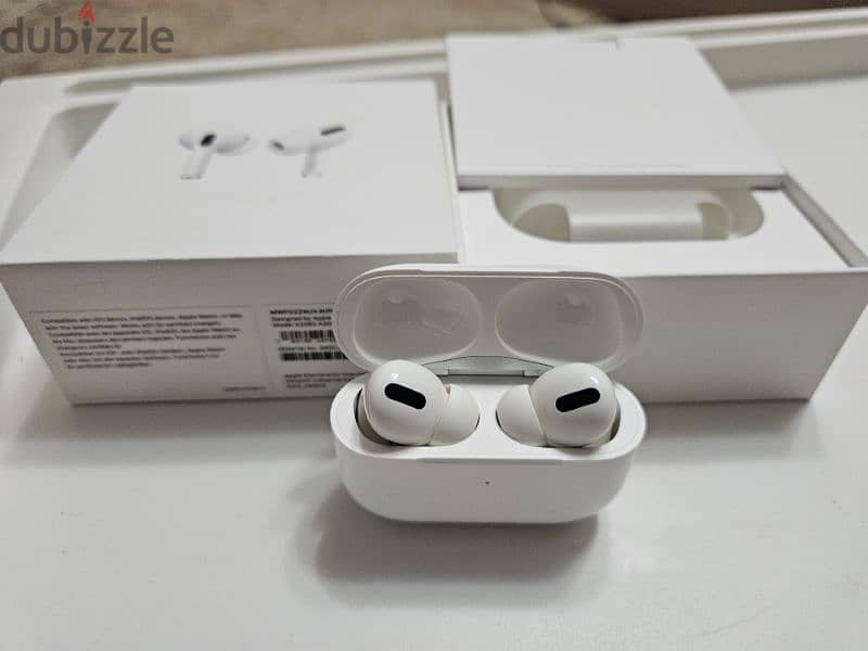 Apple Airpods pro with wireless charging case 6