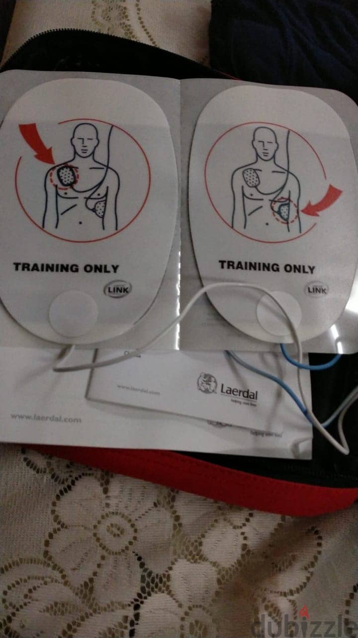 جهاز aed trainer لمراكز التدريب 2