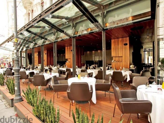 A 46-meter restaurant with an outdoor area of 14 meters, ground floor, in a prime location on the Plaza and Central Park, with a 10% discount, a 10% d 1
