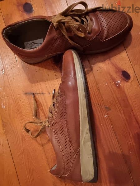 brown causal shoes 1