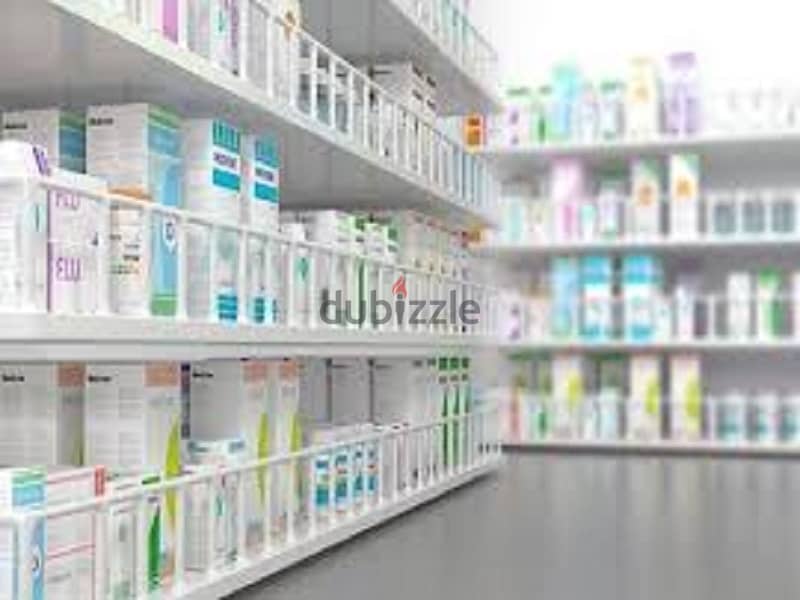 A pharmacy with a drug store in the largest hospital, serving 3 medical buildings and analysis and radiology laboratories, with a capacity of 400,000 10