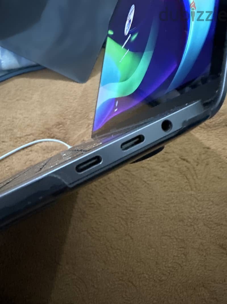 Macbook Pro 2019 i5 8th touchbar 2