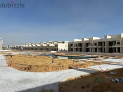 للبيع تاون فيلا 255م دابل فيو حمام سباحة و حديقة خاصة أمام مطار سفنكس زايد الجديدة
