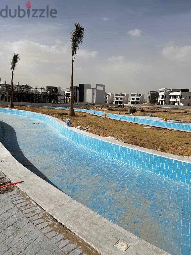 للبيع تاون فيلا 255م دابل فيو حمام سباحة و حديقة خاصة أمام مطار سفنكس زايد الجديدة 4