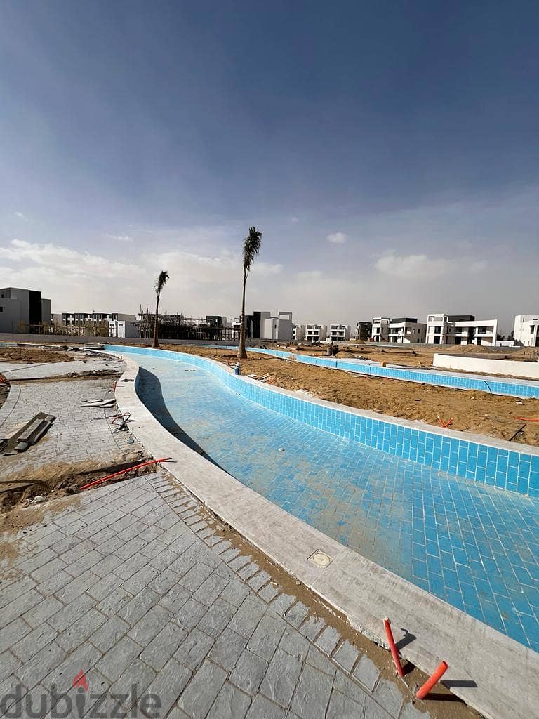 للبيع تاون فيلا 255م دابل فيو حمام سباحة و حديقة خاصة أمام مطار سفنكس زايد الجديدة 5