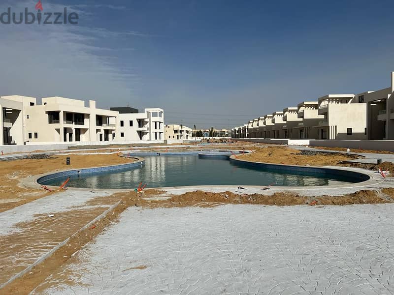 للبيع تاون فيلا 255م دابل فيو حمام سباحة و حديقة خاصة أمام مطار سفنكس زايد الجديدة 6