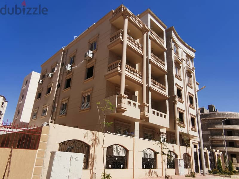 امتلك شقة ناصية ميدان البستان أمام مدخل زايد 3 و ميدان جهينة 2