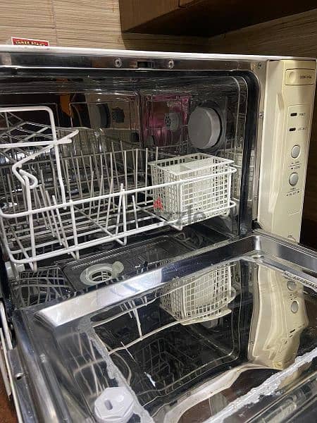 White Westinghouse Dishwasher 5