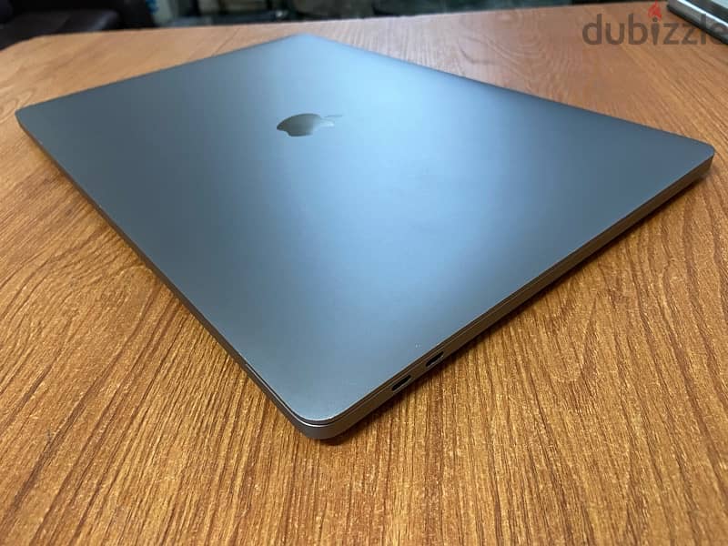 Apple MacBook Pro 2019 core i7 16GB ram 512ssd 16”inch Vega 4G 8