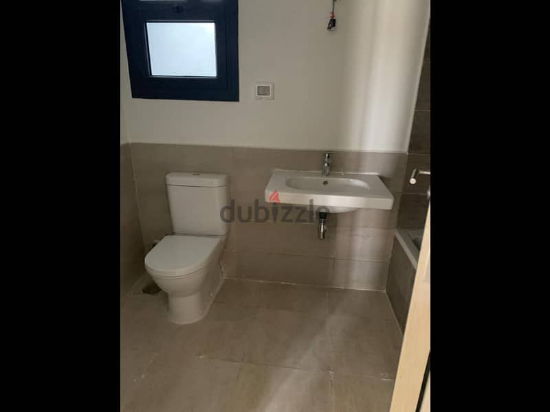 Apartment with garden for rent in Al Burouj 18