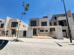 Twin House 245 m with Prime Location for sale Cash at SODIC EAST