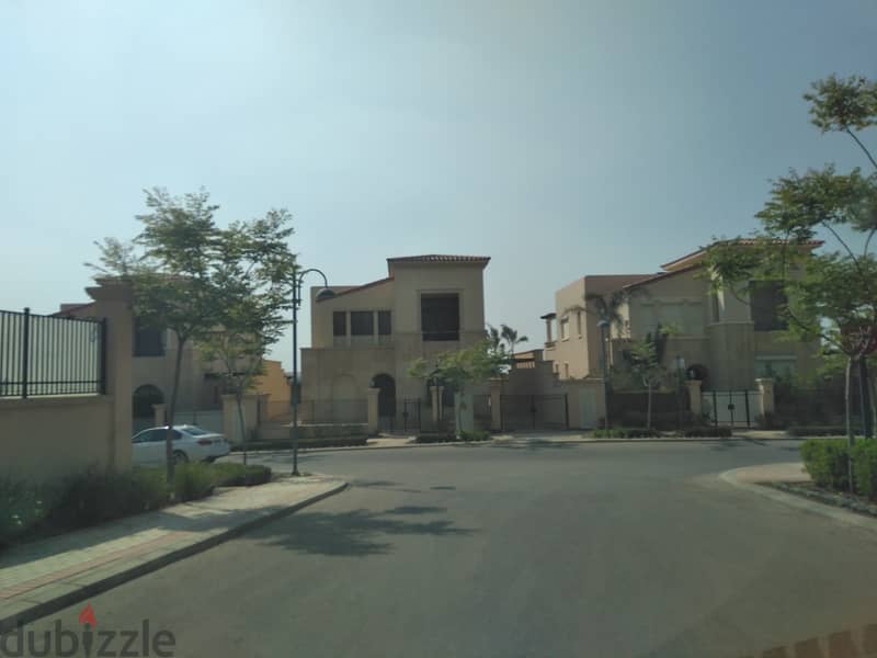 Standalone Villa Fully Finished with kitchen and ACs For Sale Cash in Uptown Cairo 4