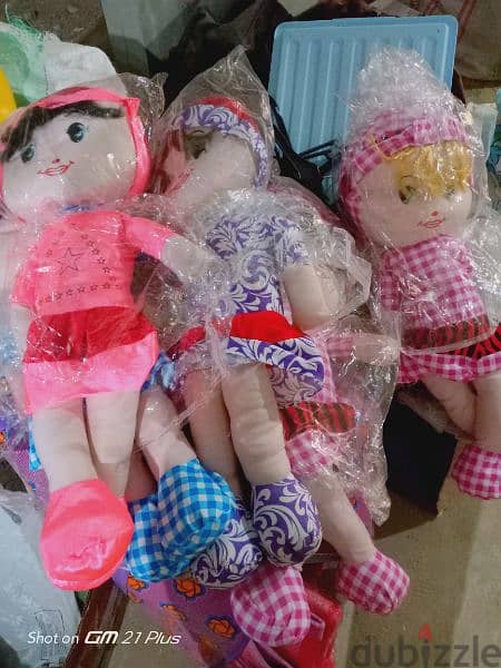 Six brand-new dolls are for sale. 0