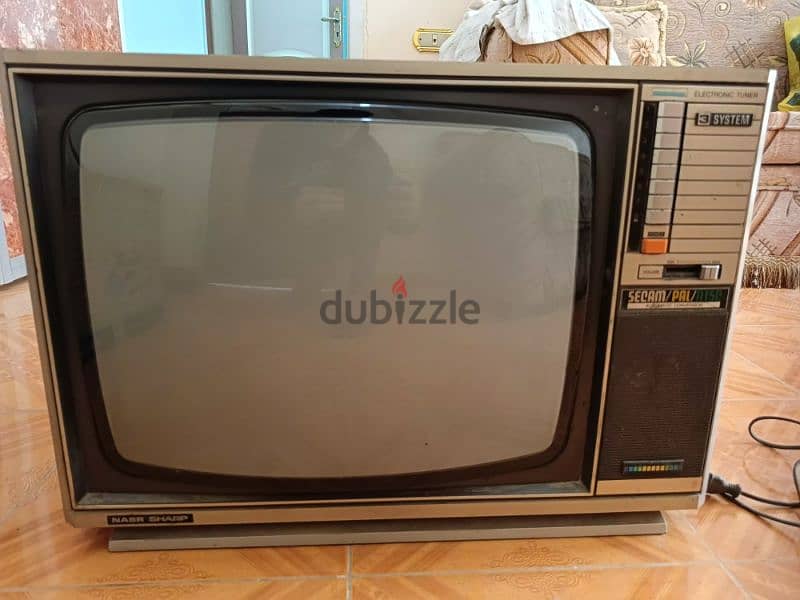 تلفزيون ملون قديم 1