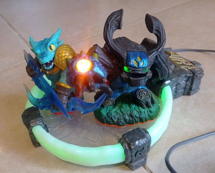 cd skylanders trap team
with all accessories 4