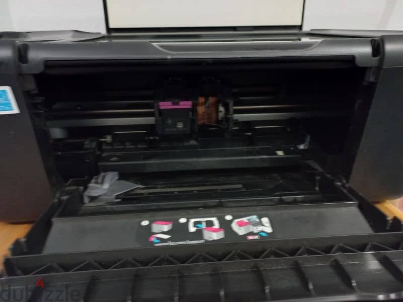 Printer HP 3×1 (Print /Copy/ Scan) بحالة ممتازة ابيض اسود و الوان 3