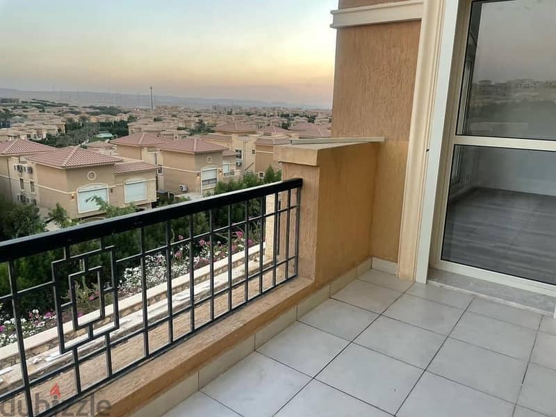 Townhouse Corner in installments over the largest landscape and gardens 3