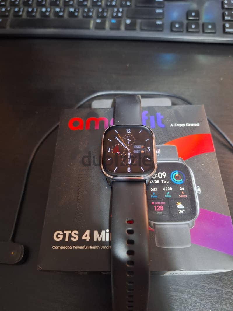 Amazfit GTS 4 mini -  حالة ممتازة بالكرتونة والشاحن 0