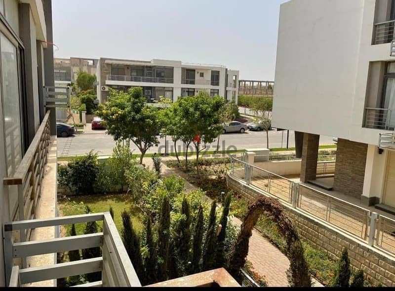 شقة ٣غرف للبيع في تاج سيتي امام المطار دقايق من مصر الجديدة بحري -قسط 4