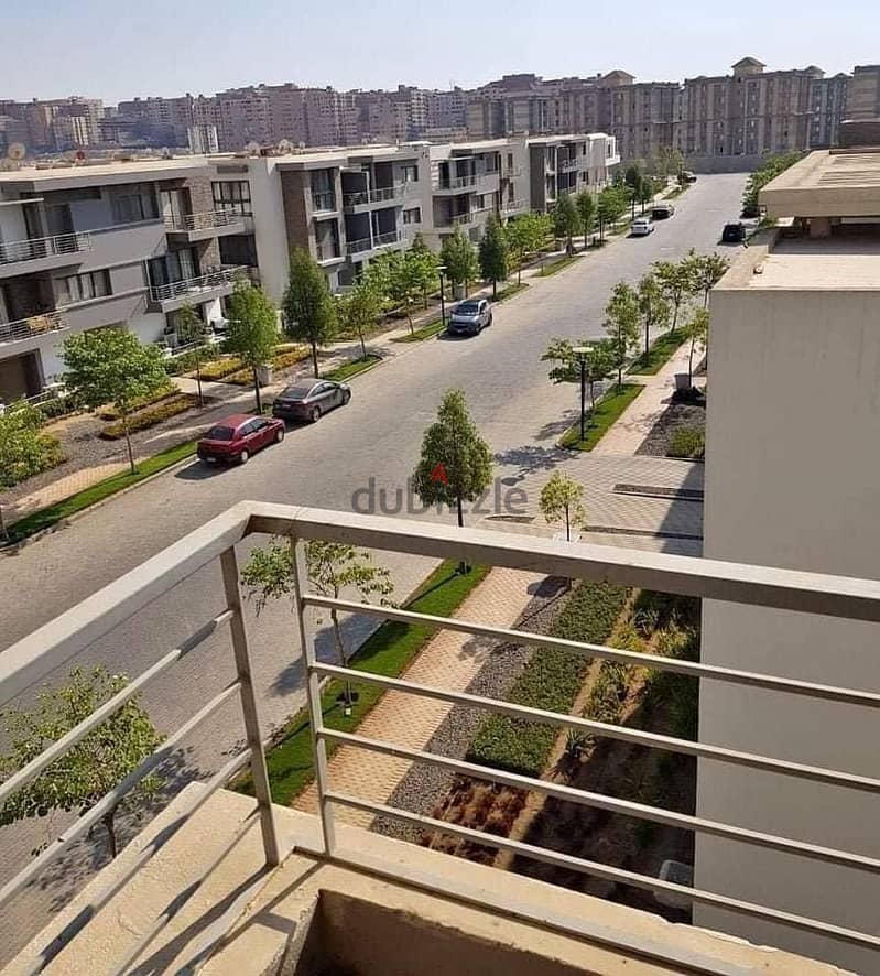 For sale, an apartment with a 133 sqm panoramic view on the largest green area inside the compound in Origami Taj City, directly on the Suez Road. 8