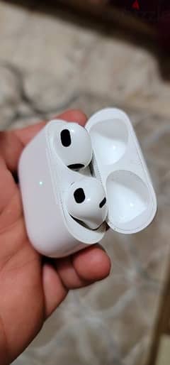 AirPods (3rd generation) with MagSafe Charging Case 0