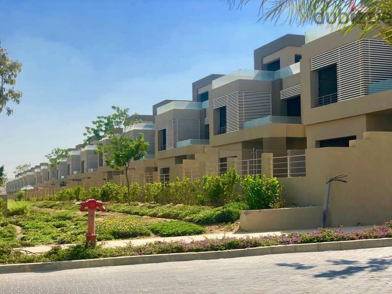 استلم فوري فيلاللبيع 440م  في بالم هيلز التجمع Palm Hills | بالقرب من AUC 2