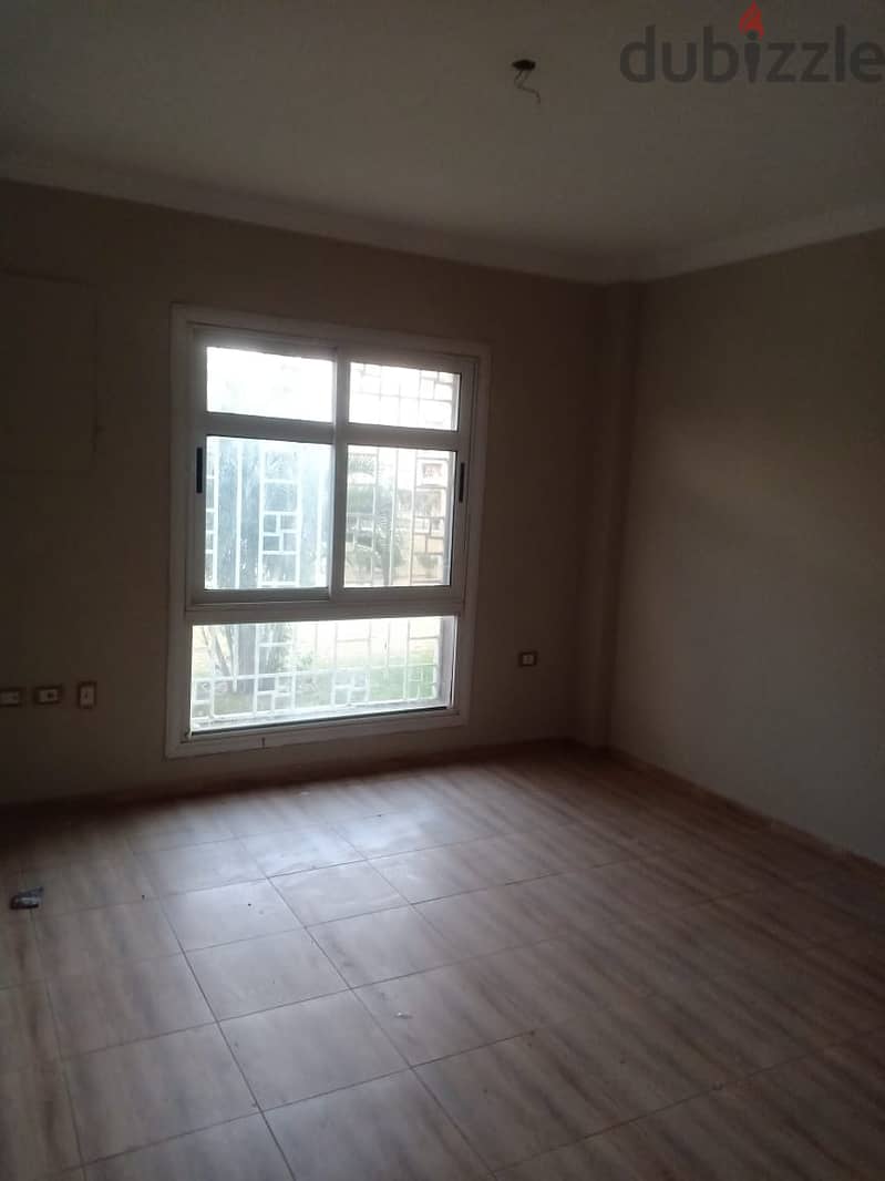 Apartment for sale with a wide garden view, 96 square meters, steps away from McDonald's 4