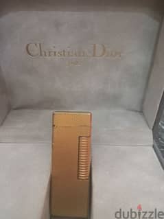 الولاعه الدهب من  Christian Dior