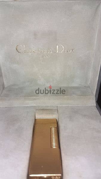 الولاعه الدهب من  Christian Dior 2