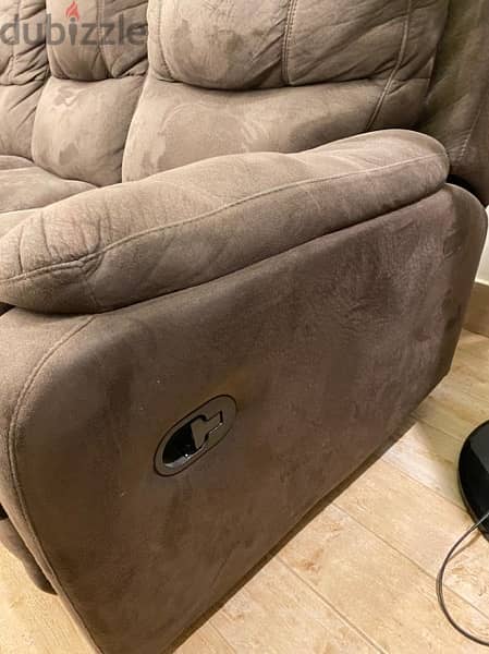 2 Lazy Boys couches With Amazing Condition 6