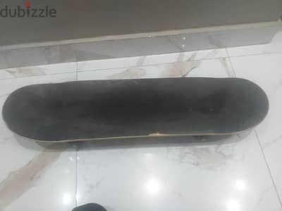 SkateBourd شبابي مقاس 79cm اسود استخدام اسبوع واحد بحالة ممتازة