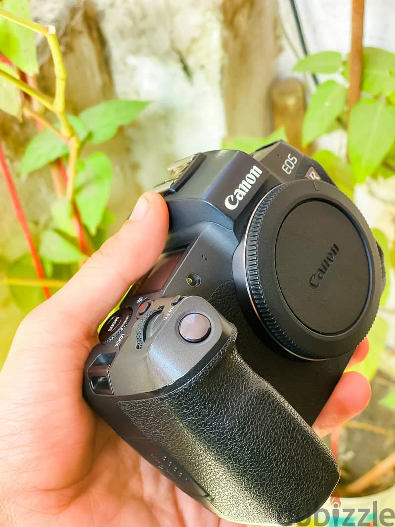 Canon R + Adaptor + Box 18
