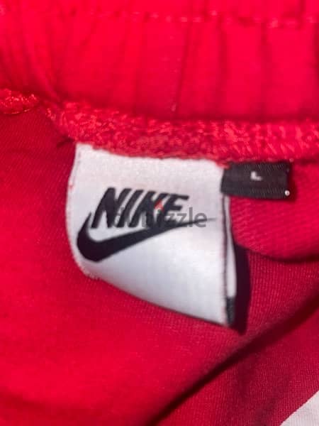 red nike short L 2