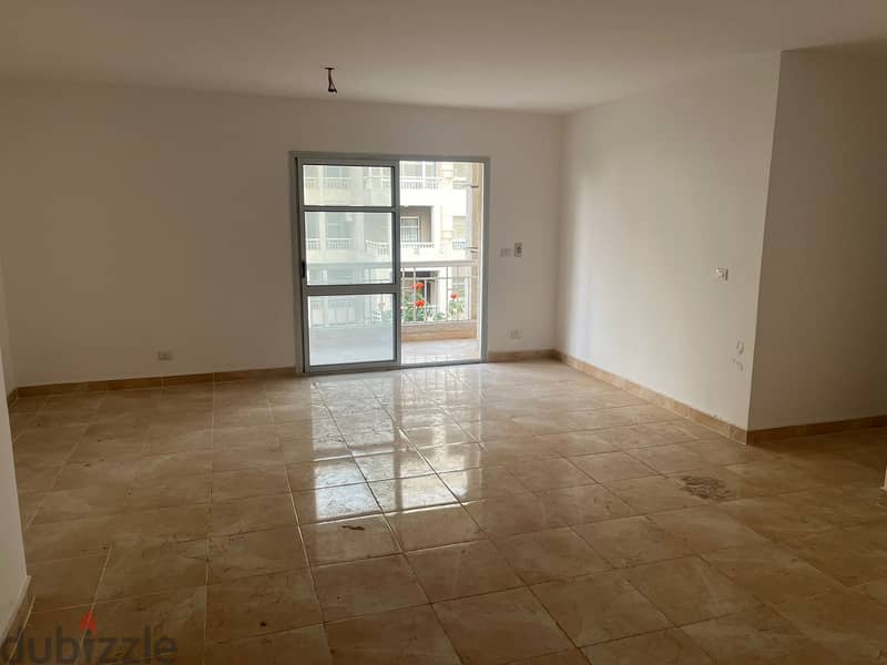 "116 sqm apartment for sale in the latest phases of Madinaty with a street and garden view in B11. " 1