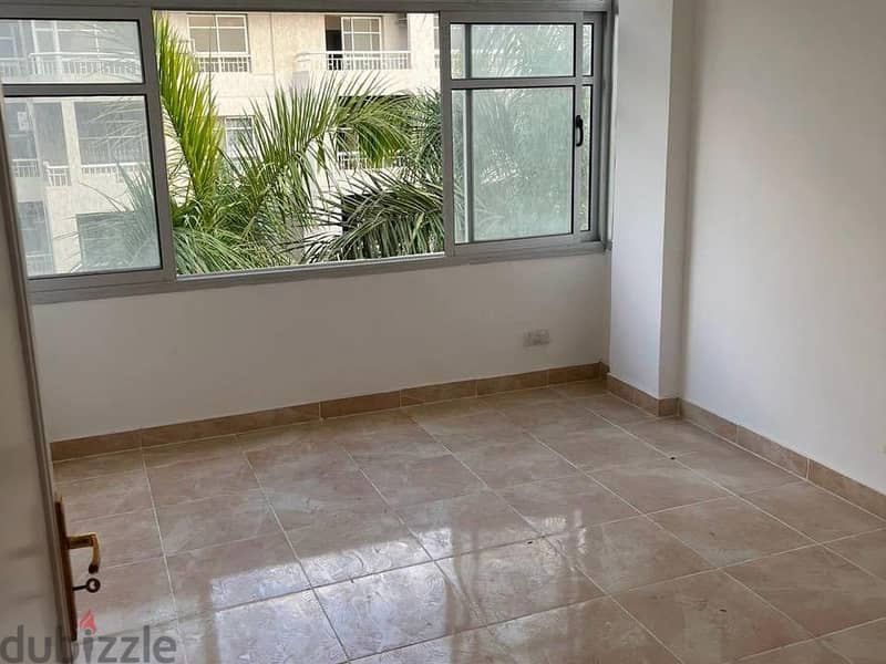 "116 sqm apartment for sale in the latest phases of Madinaty with a street and garden view in B11. " 3