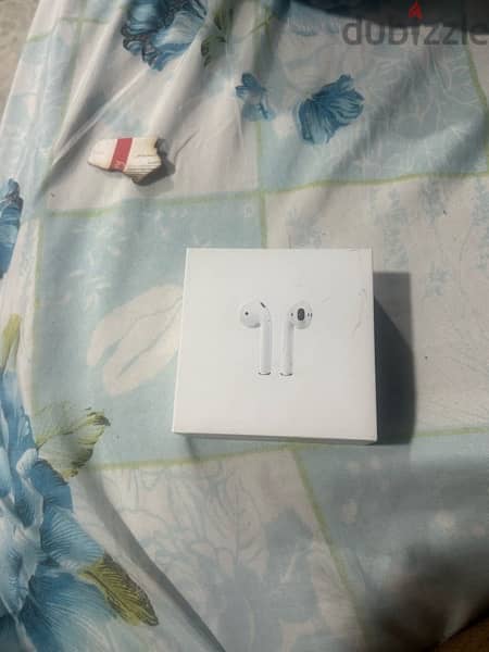 airpods 2nd gen . . with the charging case. . and 3 cover’s . . 1y used 7