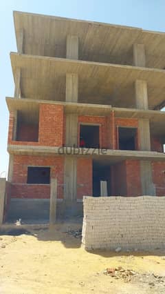 Ground 260 sqm + 149 sqm garden, receipt of the homeland for a year and a half, with a 25% down payment and 48 months installments